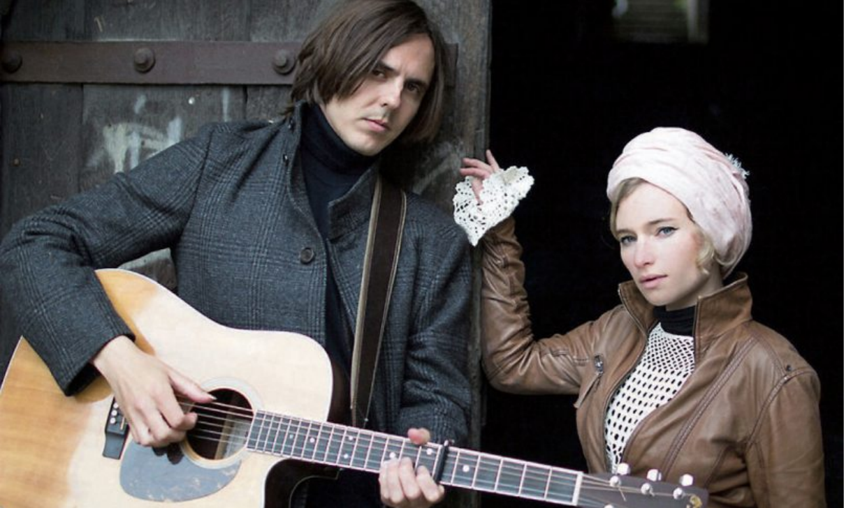 Pauline & Aleksi: Ein deutsch-finnisches Gesangs- und Gitarren-Duo. Zusammen schreiben sie Stücke, die die musikalischen Wurzeln der beiden Musiker zusammenfließen lassen. Pauline & Aleksi: Ein deutsch-finnisches Gesangs- und Gitarren-Duo. Zusammen schreiben sie Stücke, die die musikalischen Wurzeln der beiden Musiker zusammenfließen lassen.