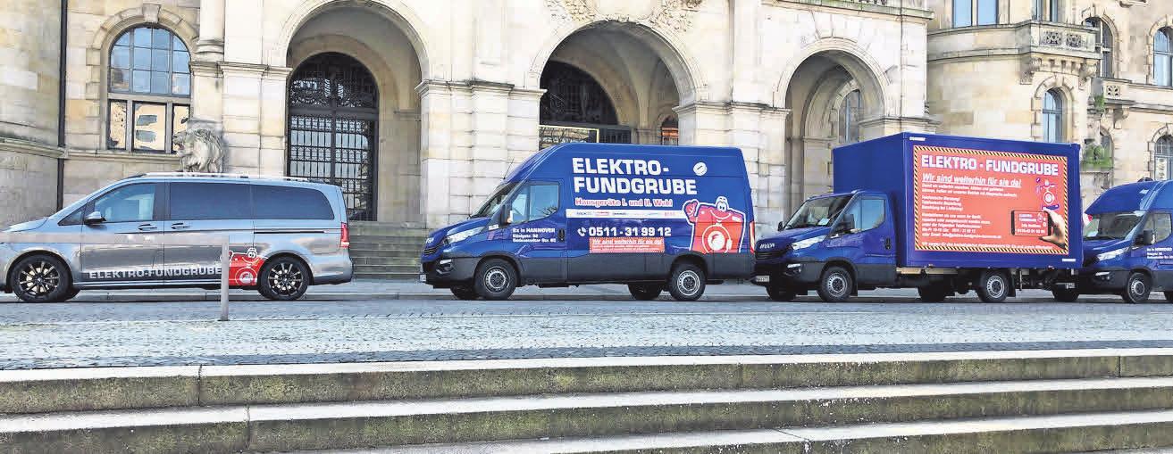 Die blauen Flitzer der ElektroFundgrube liefern auch in der Corona-Krise zuverlässig aus. Die blauen Flitzer der ElektroFundgrube liefern auch in der Corona-Krise zuverlässig aus.