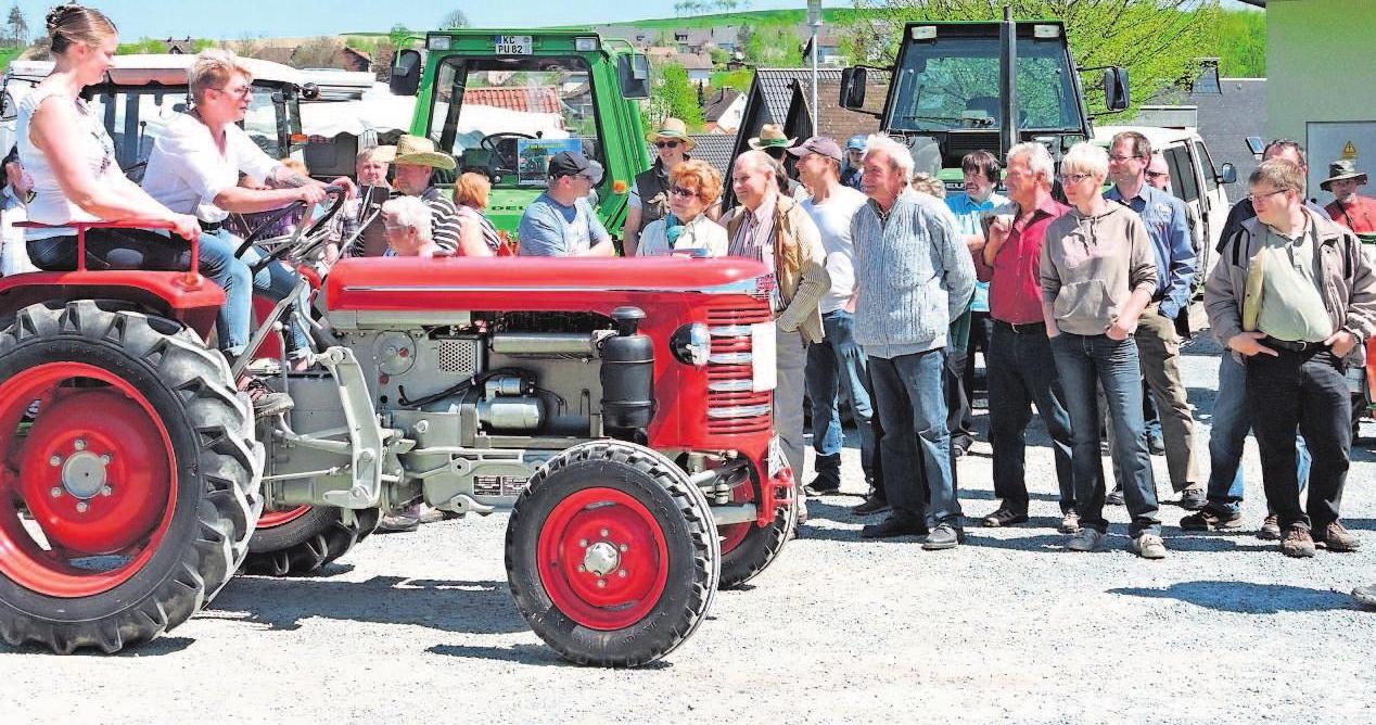 Das nunmehr vierte Traktor-Oldtimer-Treffen wird am Sonntag seine Anziehungskraft auf alle Fans der „Dieselrösser“ nicht verfehlen. Um 13 Uhr beginnt die Rundfahrt. Foto: FP-Archiv/Sandra Hüttner Das nunmehr vierte Traktor-Oldtimer-Treffen wird am Sonntag seine Anziehungskraft auf alle Fans der „Dieselrösser“ nicht verfehlen. Um 13 Uhr beginnt die Rundfahrt. Foto: FP-Archiv/Sandra Hüttner