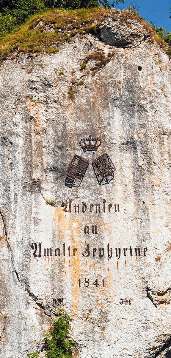 Amalienfelsen mit fürstlichem Allianzwappen und Inschrift. FOTO: MORITZ FUTTERER Amalienfelsen mit fürstlichem Allianzwappen und Inschrift. FOTO: MORITZ FUTTERER