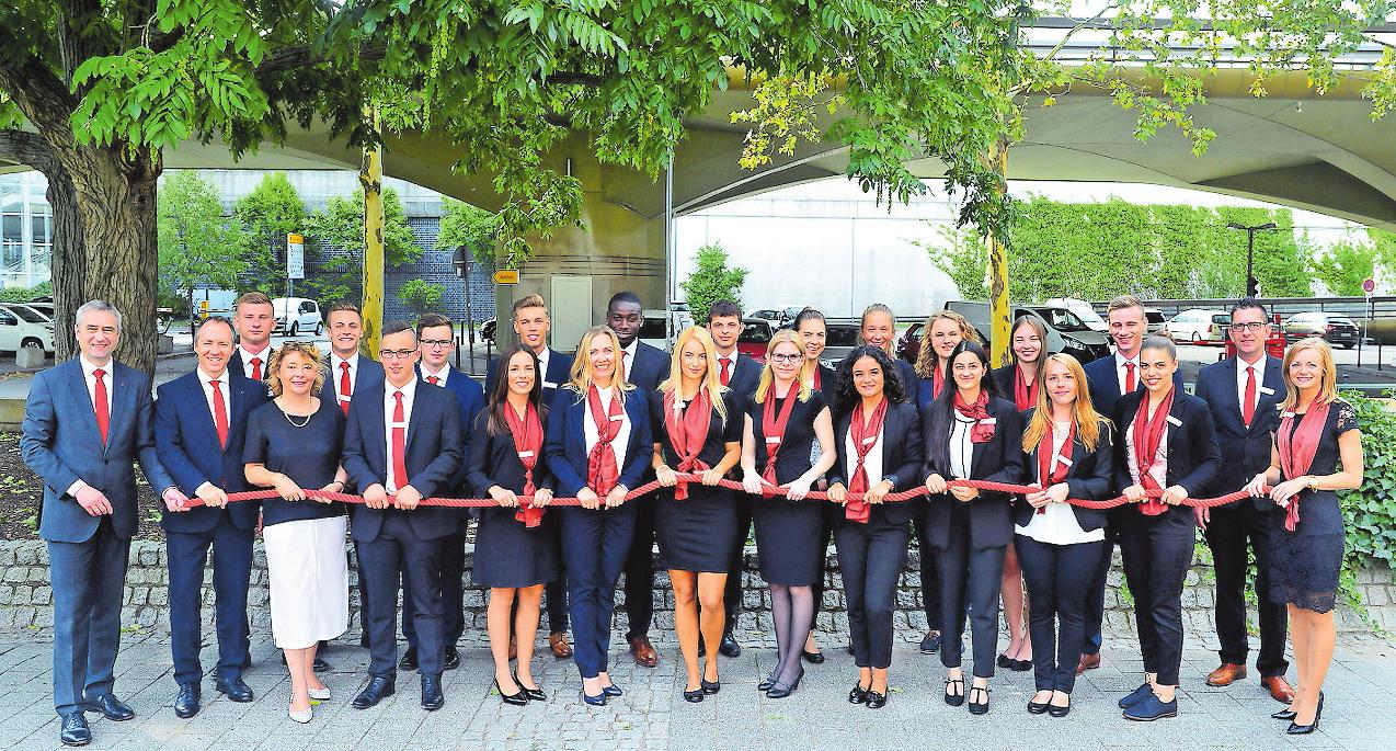 Angehende Bankkaufleute bei der Sparkasse Vorderpfalz: die Azubis von 2018. FOTO: FREI Angehende Bankkaufleute bei der Sparkasse Vorderpfalz: die Azubis von 2018. FOTO: FREI
