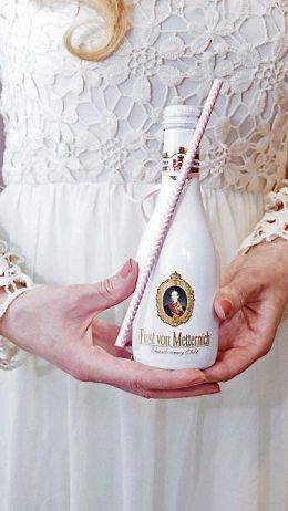 Weiß stimmt auf das Motto der Winterhochzeit ein. Bild: djd/Henkell Freixenet Weiß stimmt auf das Motto der Winterhochzeit ein. Bild: djd/Henkell Freixenet
