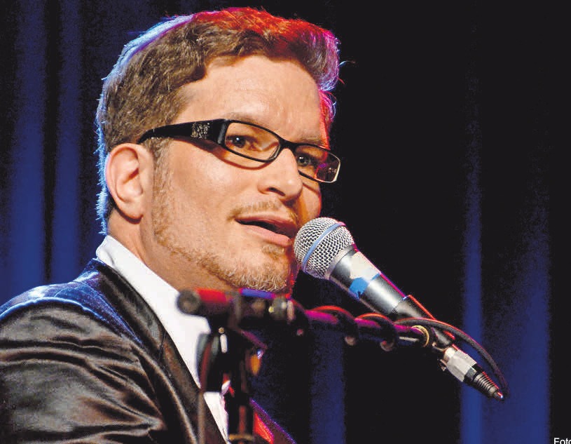 Christian Mädler bietet eine gewohnt charmante Show mit viel Witz, Romantik und bekannten Songs. Christian Mädler bietet eine gewohnt charmante Show mit viel Witz, Romantik und bekannten Songs.