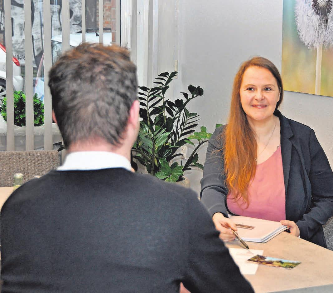 Beratung und Betreuung sind die tragenden Säulen des Unternehmens Lautenbach: Mitarbeiterin Anja Mohr im Gespräch. Beratung und Betreuung sind die tragenden Säulen des Unternehmens Lautenbach: Mitarbeiterin Anja Mohr im Gespräch.