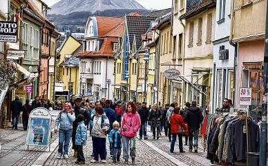 Am 14. April 2019 erwacht in der Sangerhäuser City wieder der Frühling. FOTOS: M. SCHUMANN (2)/PIXABAY Am 14. April 2019 erwacht in der Sangerhäuser City wieder der Frühling. FOTOS: M. SCHUMANN (2)/PIXABAY
