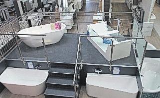 Blick in die Sanitär-Abteilung des BauCentrums, die ein vielseitiges Sortiment für jeden Kundenwunsch bereithält. FOTOS: WEBROGRAFIE Blick in die Sanitär-Abteilung des BauCentrums, die ein vielseitiges Sortiment für jeden Kundenwunsch bereithält. FOTOS: WEBROGRAFIE