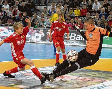 Das Knabenturnier in Neubrandenburg hat erstklassige Fußballspieler hervorgebracht. Tom Trybull startete, wie diese Jungen, einst im roten Trikot des 1. FC Union Berlin. © Peter Krüger Das Knabenturnier in Neubrandenburg hat erstklassige Fußballspieler hervorgebracht. Tom Trybull startete, wie diese Jungen, einst im roten Trikot des 1. FC Union Berlin. © Peter Krüger