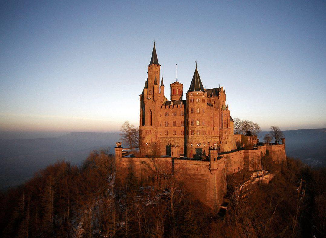 Die Burg Hohenzollern ist der Stammsitz des preußischen Königshauses und der Fürsten von Hohenzollern. Bild: Schwäbische Alb Tourismus, Fotograf: Achim Mende