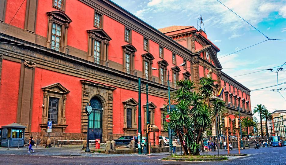 SEHENSWERT Im Archäologischen Museum in Neapel sind zahlreich Relikte aus Pompeji ausgestellt. SEHENSWERT Im Archäologischen Museum in Neapel sind zahlreich Relikte aus Pompeji ausgestellt.