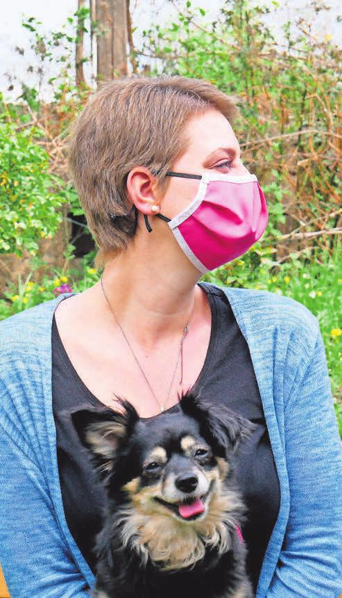 Eine speziell in die Maske eingearbeitete Nasenfalte schafft genügend Raum zum Atmen. Eine speziell in die Maske eingearbeitete Nasenfalte schafft genügend Raum zum Atmen.