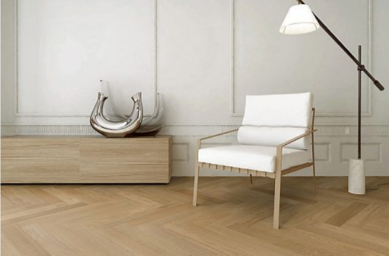 Generell stehen zwei Parkettarten zur Auswahl: Massivparkett und Mehrschichtparkett. Ein eleganter Blickfang ist das Eicheparkett, verlegt im angesagten, klassischen Fischgratmuster. ild: vdp/Jaso Generell stehen zwei Parkettarten zur Auswahl: Massivparkett und Mehrschichtparkett. Ein eleganter Blickfang ist das Eicheparkett, verlegt im angesagten, klassischen Fischgratmuster. ild: vdp/Jaso