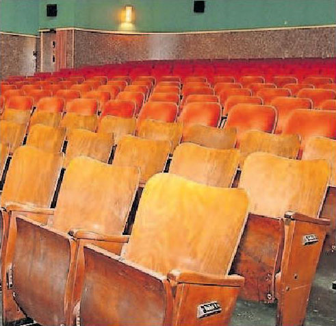 Ob auf Plüsch- oder Klappstühlen: das Capitol Lichtspieltheater hat Flair. | Archivfoto: Lenz Ob auf Plüsch- oder Klappstühlen: das Capitol Lichtspieltheater hat Flair. | Archivfoto: Lenz