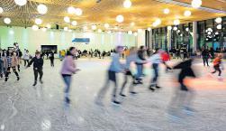 Überdachtes Fahren: In Kaiserslautern ist Eislaufen in der Halle nach vorheriger Buchung möglich. Archivfoto: view