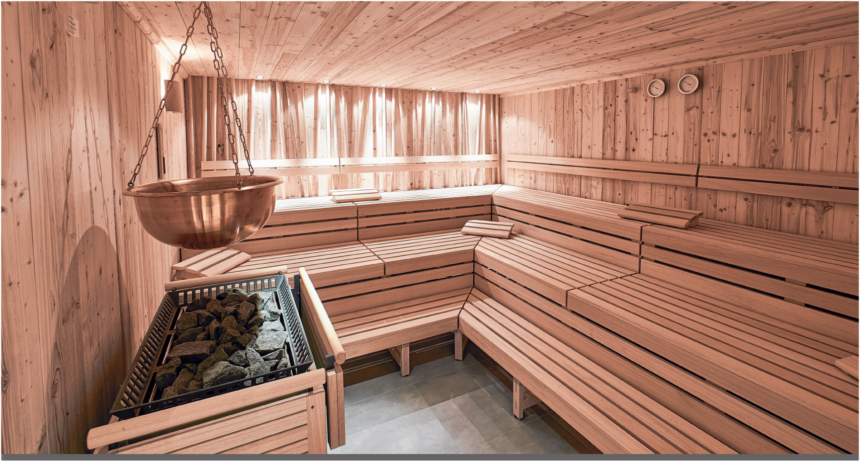 Finnische Sauna mit Aufguss Fotos: Karrer Finnische Sauna mit Aufguss Fotos: Karrer