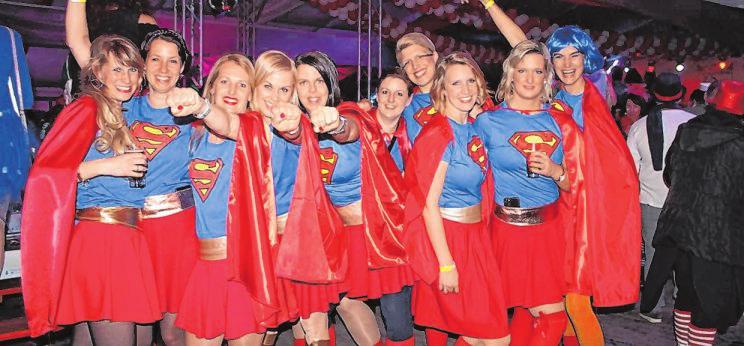 Bunte, kreative und teils auch ausgefallene Kostümierungen sind beim Altweiberball im Festzelt immer zu finden. Party, Tanz und gute Laune sind an diesem Abend vorprogrammiert. Archivfoto: hobö Bunte, kreative und teils auch ausgefallene Kostümierungen sind beim Altweiberball im Festzelt immer zu finden. Party, Tanz und gute Laune sind an diesem Abend vorprogrammiert. Archivfoto: hobö