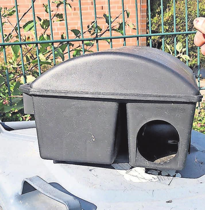 Spezielle Boxen werden jetzt bei der Bekämpfung der Ratten im Ostseebad eingesetzt. Diese verhindern, dass Kinder oder Hunde an das Gift gelangen. Foto: Raphael Wardecki Spezielle Boxen werden jetzt bei der Bekämpfung der Ratten im Ostseebad eingesetzt. Diese verhindern, dass Kinder oder Hunde an das Gift gelangen. Foto: Raphael Wardecki