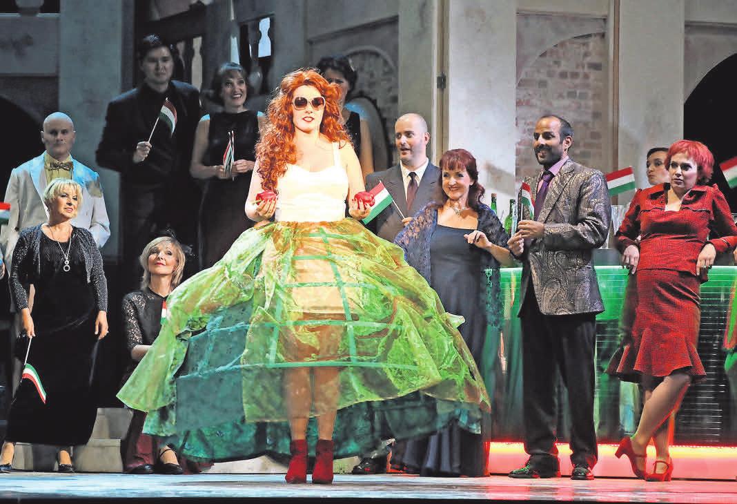 Eine komische Operette in drei Akten von Johann Strauß kommt mit der „Fledermaus” am Ostermontag auf die Bühne des Theaters Putbus. Foto: Vincent Leifer Eine komische Operette in drei Akten von Johann Strauß kommt mit der „Fledermaus” am Ostermontag auf die Bühne des Theaters Putbus. Foto: Vincent Leifer