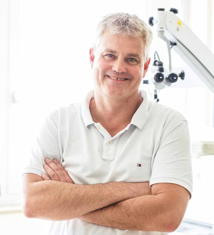 Prof. Dr. Thomas Verse ersetzt defekte Gehörknöchelchen im Mittelohr durch winzige Titanprothesen und bringt Ertaubten damit ihr Gehör zurück Fotos: Hendrik Lüders