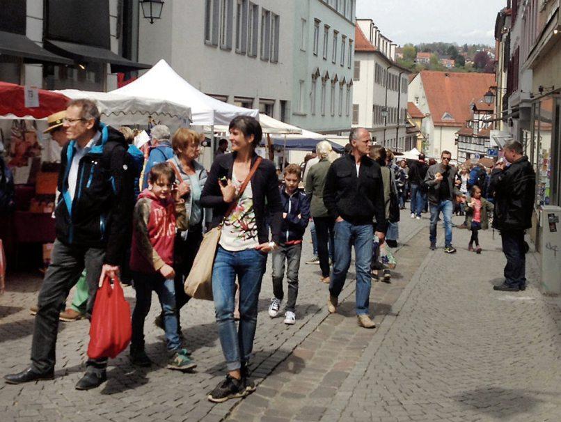 Regionalmarkt und Wochenmarkt laden morgen, am Samstag, 2. Oktober, zum Bummeln und Einkaufen in der Tübinger Altstadt ein. Wochenmarkt ist von 8 bis 13 Uhr, wobei einige Wochenmarktbetreiber auch bis zum Ende des Regionalmarktes um 18 Uhr bleiben. Archivbild: Uhland2