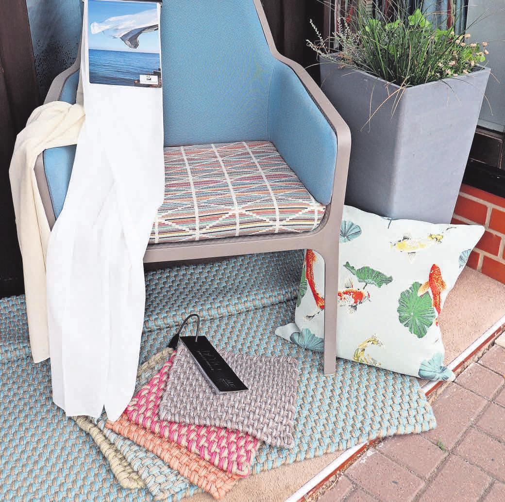 Jetzt besonders gefragt: Outdoorstoffe und Teppiche. Jeder Hersteller hat inzwischen Produkte mit Recyclingmaterialien im Sortiment. Jetzt besonders gefragt: Outdoorstoffe und Teppiche. Jeder Hersteller hat inzwischen Produkte mit Recyclingmaterialien im Sortiment.
