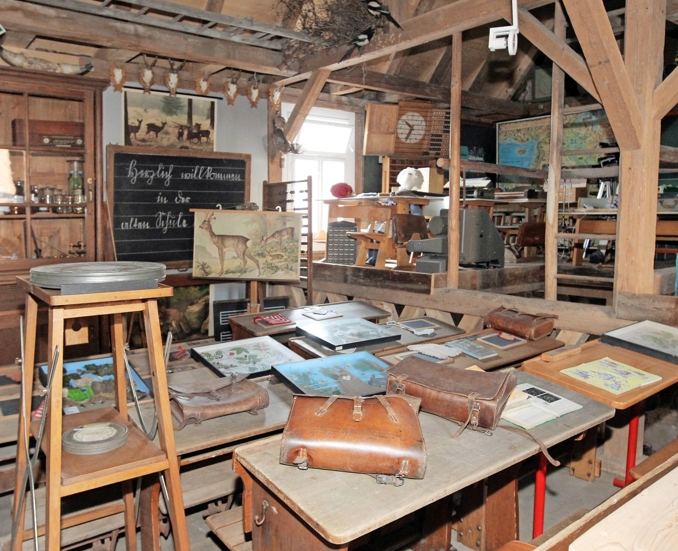 So war es damals: Im Schul- und Spielzeugmuseum Obersulm-Weiler lässt sich die Dorfschule vor 100 Jahren live erleben. Foto: Archiv/Veigel So war es damals: Im Schul- und Spielzeugmuseum Obersulm-Weiler lässt sich die Dorfschule vor 100 Jahren live erleben. Foto: Archiv/Veigel