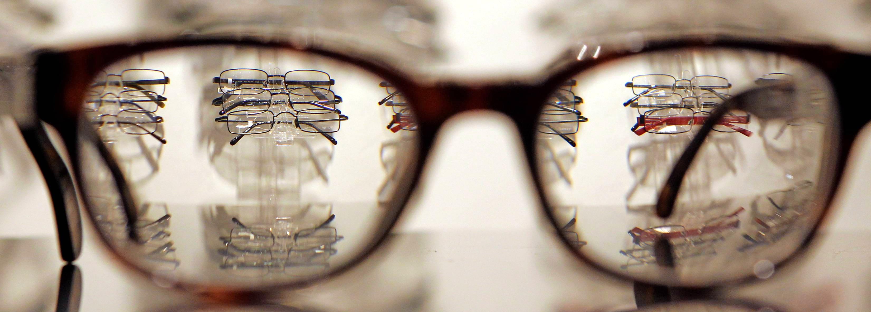 Optiker sorgen auch in Zeiten von Corona dafür, dass ihre Kunden den Durchblick bewahren – sei es, dass Reparaturen an der Brille fällig sind oder Nachschub an Kontaktlinsen benötigt wird. Foto: dpa Optiker sorgen auch in Zeiten von Corona dafür, dass ihre Kunden den Durchblick bewahren – sei es, dass Reparaturen an der Brille fällig sind oder Nachschub an Kontaktlinsen benötigt wird. Foto: dpa