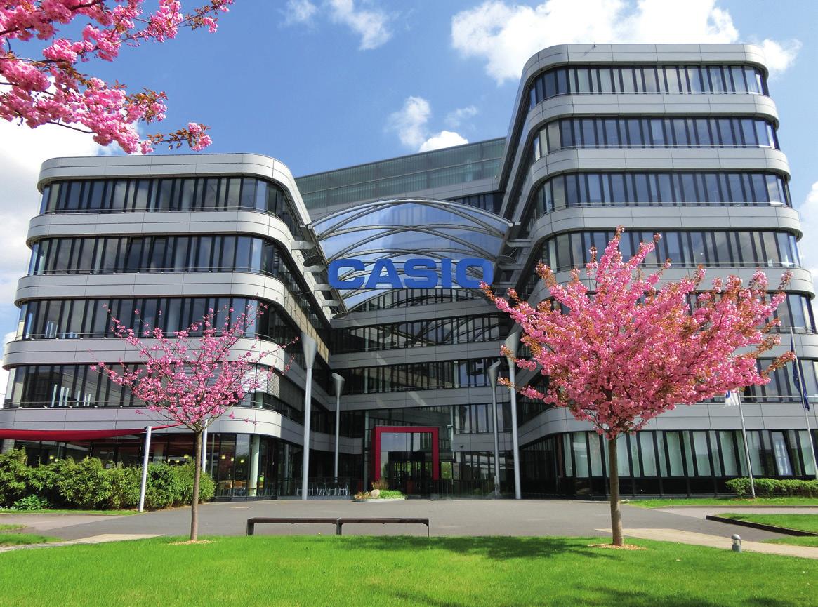 Kazuyuki Yamashita lenkt als Geschäftsführer die Casio Europe GmbH, die 2009 die neue Zentrale am Casio-Platz in Norderstedt bezogen hat. Unten: Die vier Kashio-Brüder, die 1957 das Unternehmen Casio Computer Co., Ltd gründeten Fotos: Casio
