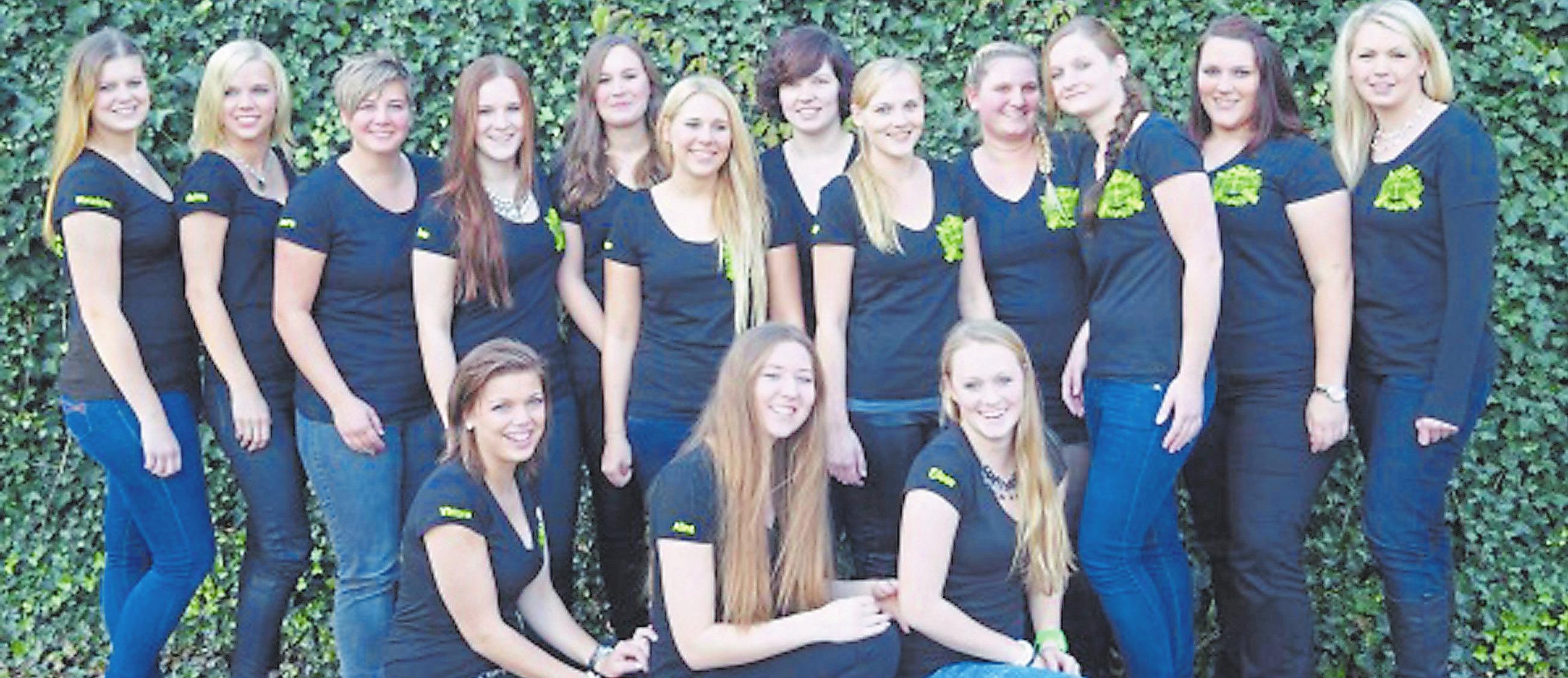 Feiern ein kleines Jubiläum: Die Tieker Mädels gibt es nunmehr seit fünf Jahren. Foto: Mark Benning Feiern ein kleines Jubiläum: Die Tieker Mädels gibt es nunmehr seit fünf Jahren. Foto: Mark Benning