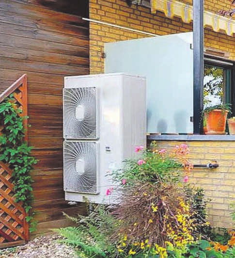Das Nachrüsten mit Wärmepumpen in Bestandsgebäuden, auch ohne extra Dämmung und ohne das Austauschen aller Heizkörper im Haus, ist heute in den meisten Fällen dank effizienter Technik möglich. djd/Bundesverband Wärmepumpe e.V./Carlos Albuquerque Das Nachrüsten mit Wärmepumpen in Bestandsgebäuden, auch ohne extra Dämmung und ohne das Austauschen aller Heizkörper im Haus, ist heute in den meisten Fällen dank effizienter Technik möglich. djd/Bundesverband Wärmepumpe e.V./Carlos Albuquerque