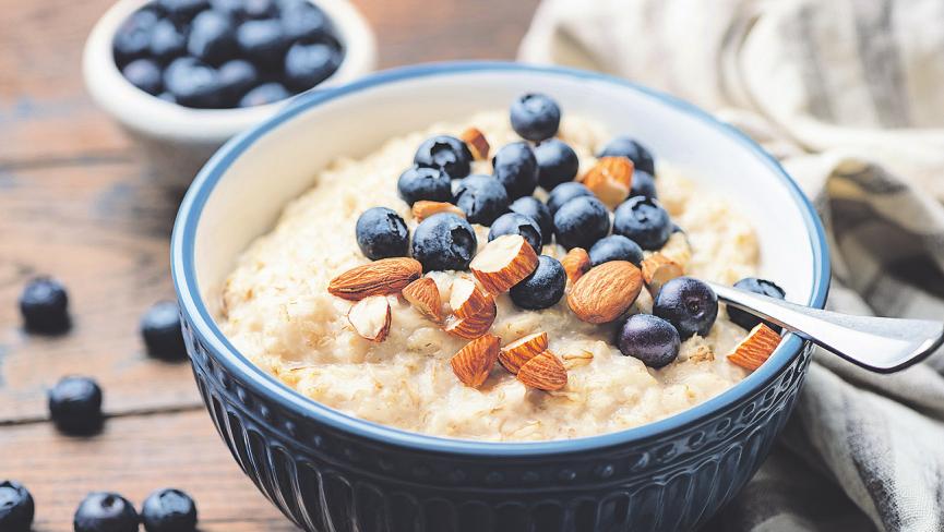 Ein Porridge zum Frühstück liefert Energie und macht lange satt Bild: Vladislav Nosik/stock.adobe.com Ein Porridge zum Frühstück liefert Energie und macht lange satt Bild: Vladislav Nosik/stock.adobe.com