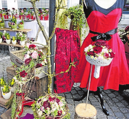 Auch in den Gewerbegebieten am Stadtrand haben die Läden geöffnet und warten mit tollen Aktionen auf die Kunden. Auch in den Gewerbegebieten am Stadtrand haben die Läden geöffnet und warten mit tollen Aktionen auf die Kunden.