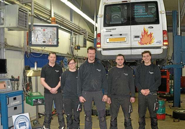 Ole Knippschild (Mitte) und sein Team kümmern sich gerne um schwere Fälle wie Wohnmobile und Co. FOTO: REG Ole Knippschild (Mitte) und sein Team kümmern sich gerne um schwere Fälle wie Wohnmobile und Co. FOTO: REG