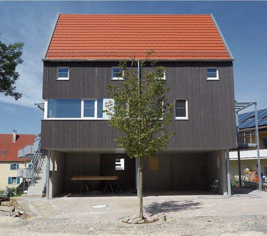 Unter dem 96 Quadratmeter großen Tiny House befinden sich die überdachten Stellplätze. Bilder: Uhland2 Unter dem 96 Quadratmeter großen Tiny House befinden sich die überdachten Stellplätze. Bilder: Uhland2