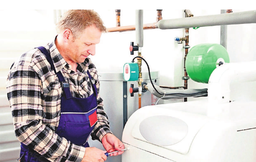 Eine regelmäßige Heizungswartung von Fachhandwerker trägt zum sparsameren Heizen im Winter bei und senkt das Risiko eines Heizungsausfalls. Foto: djd/iwo Eine regelmäßige Heizungswartung von Fachhandwerker trägt zum sparsameren Heizen im Winter bei und senkt das Risiko eines Heizungsausfalls. Foto: djd/iwo