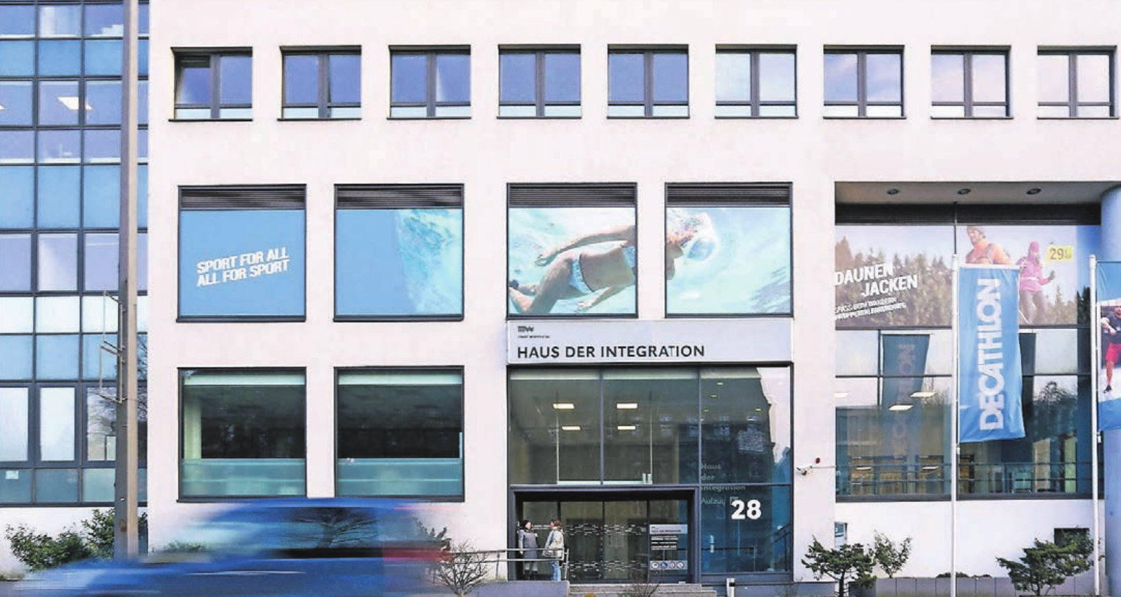 In dem 2018 eröffneten Haus der Integration befinden sich die Ämter für Zuwanderung und Integration der Stadt Wuppertal, das Jobcenter Wuppertal und die Bundesagentur für Arbeit mit ihrem Integration Point. In dem 2018 eröffneten Haus der Integration befinden sich die Ämter für Zuwanderung und Integration der Stadt Wuppertal, das Jobcenter Wuppertal und die Bundesagentur für Arbeit mit ihrem Integration Point.