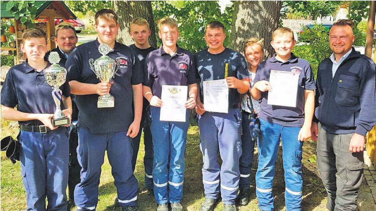 Große Freude bei den jungen Selbitzer Floriansjüngern über das erfolgreiche Abschneiden bei den Leistungsprüfungen. Fotos: Feuerwehr Selbitz Große Freude bei den jungen Selbitzer Floriansjüngern über das erfolgreiche Abschneiden bei den Leistungsprüfungen. Fotos: Feuerwehr Selbitz