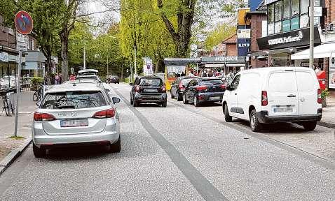 Zugeparkt: Die Claus-Ferck-Straße vor dem Umbau