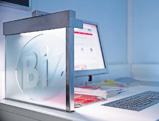 Stehen auch im BIZ bereit: Computerarbeitsplätze, an denen Besucher zum Beispiel ihre Bewerbungsunterlagen gestalten können. FOTO: DPA Stehen auch im BIZ bereit: Computerarbeitsplätze, an denen Besucher zum Beispiel ihre Bewerbungsunterlagen gestalten können. FOTO: DPA