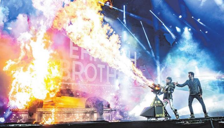 Magie mit Feuerflammen: Atemberaubend und heiß ist die neue Show der Ehrlich Brothers Foto: S-Promotion