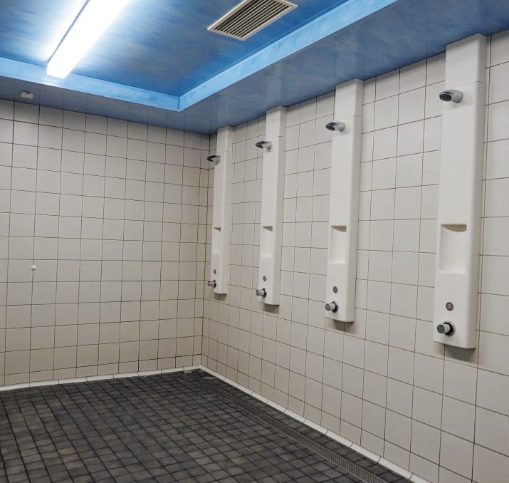 Die sanierte Dusche für die Badegäste. Die sanierte Dusche für die Badegäste.
