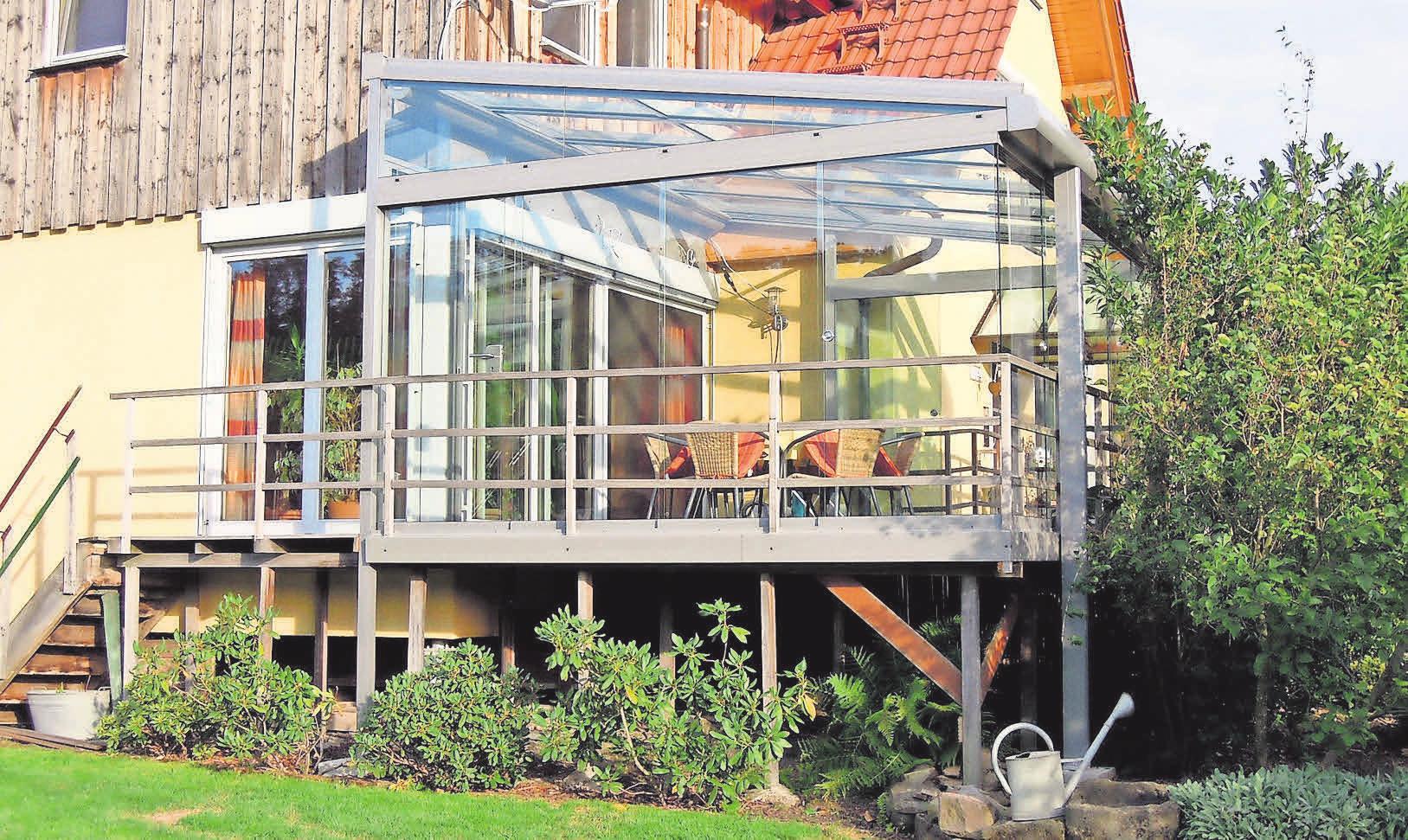 Ein Sommerdach bietet unbegrenzte Gestaltungsmöglichkeiten und einen wettergeschützten Platz im Freien. Ein Sommerdach bietet unbegrenzte Gestaltungsmöglichkeiten und einen wettergeschützten Platz im Freien.
