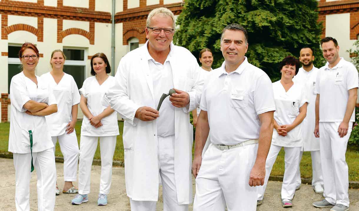 Chefarzt und Orthopädie Dr. med. Jörg Woltersdorf und das Vogelsänger Team Chefarzt und Orthopädie Dr. med. Jörg Woltersdorf und das Vogelsänger Team