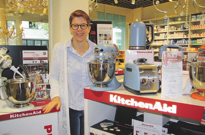 Für Alexandra Schokrowski ist die KitchenAid der Star unter den Küchenmaschinen. Foto: Frauke Pöhlsen