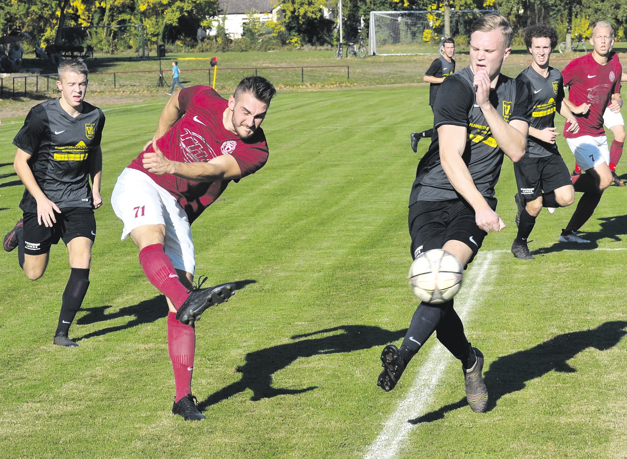 Die Zuschauer sahen in der Bezirksliga spannende Spiele. Archivfoto: Peters Die Zuschauer sahen in der Bezirksliga spannende Spiele. Archivfoto: Peters