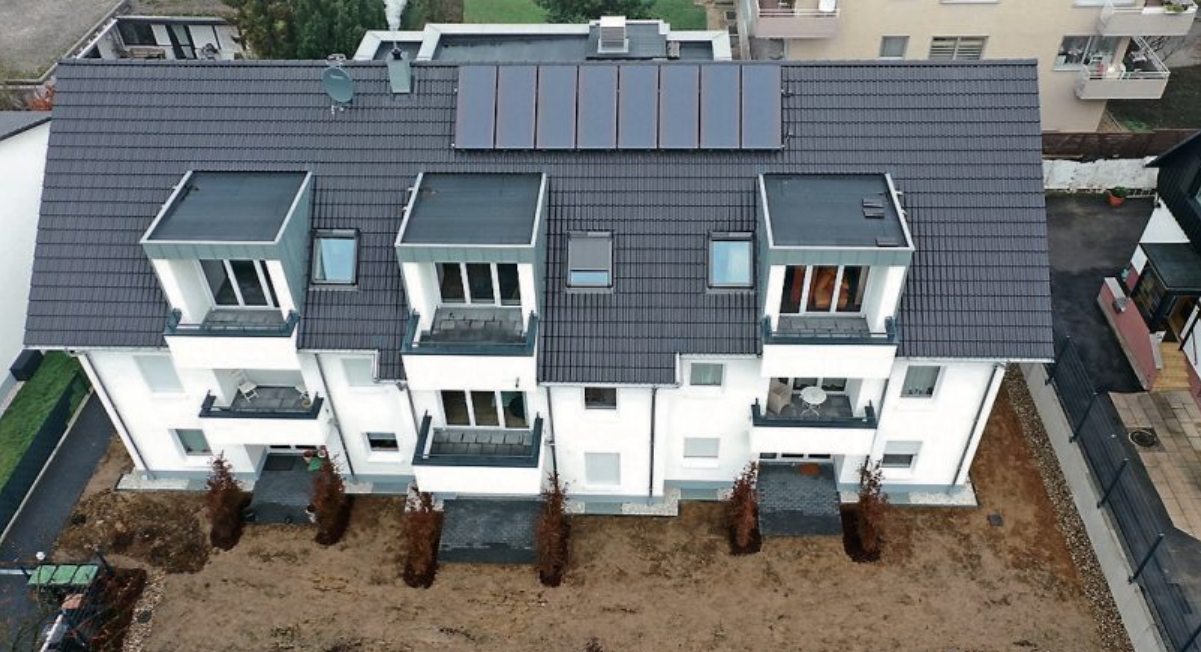 Dachdeckerbetriebe sind die richtigen Ansprechpartner für die Solaranlage aufdem Dach. Bild: ZVDH/akz-o