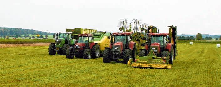 Verschiedene Hersteller präsentieren beim großen Feldtag mit Leistungsschau ihre Fahrzeuge. FOTO: PRIVAT Verschiedene Hersteller präsentieren beim großen Feldtag mit Leistungsschau ihre Fahrzeuge. FOTO: PRIVAT