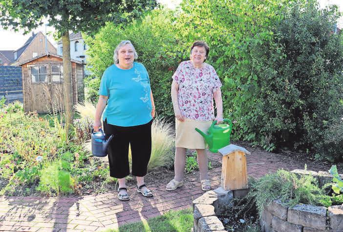 Bei der ASB-Tagespflege Egestorf können die Gäste auch im Garten gern selbst mit Hand anlegen. Bei der ASB-Tagespflege Egestorf können die Gäste auch im Garten gern selbst mit Hand anlegen.