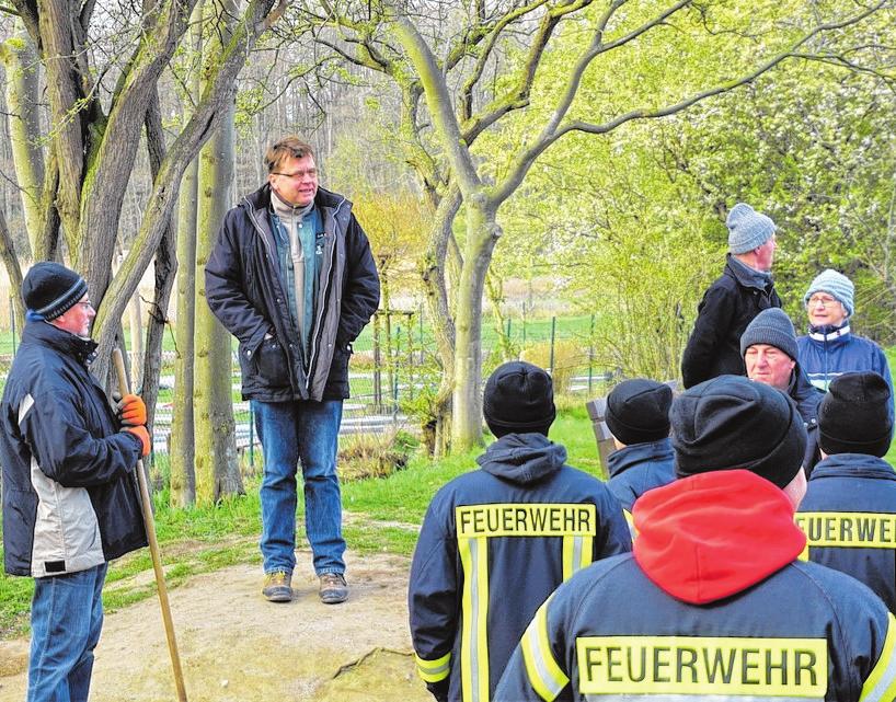 50 Umweltbewusste waren dem Aufruf des Sozialausschusses der Gemeinde gefolgt und beteiligten sich an der Strandreinigung. Fotos (2): p. 50 Umweltbewusste waren dem Aufruf des Sozialausschusses der Gemeinde gefolgt und beteiligten sich an der Strandreinigung. Fotos (2): p.
