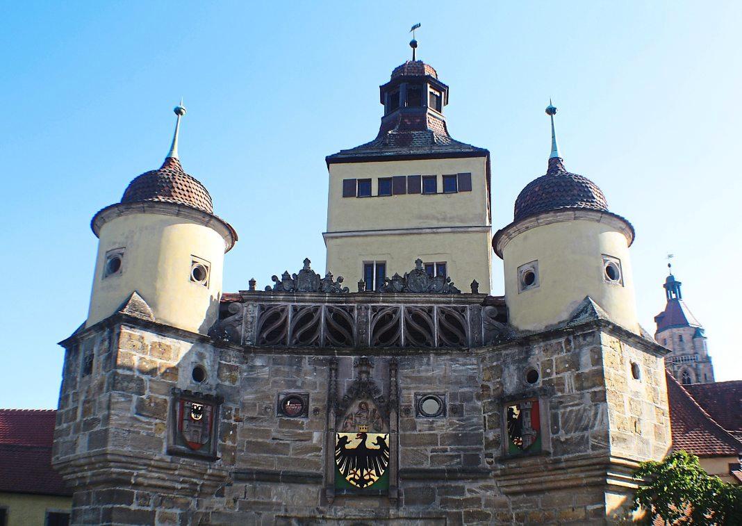 Wer seine Postkarten selber machen will, dem empfiehlt sich das Ellinger Tor als Motiv. Wer seine Postkarten selber machen will, dem empfiehlt sich das Ellinger Tor als Motiv.