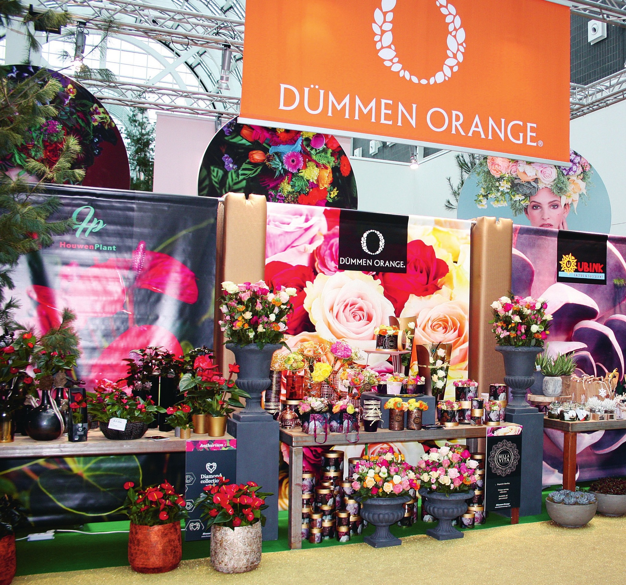 Dümmen Orange zeigte ungewöhnliche Rosenarrangements. Dümmen Orange zeigte ungewöhnliche Rosenarrangements.